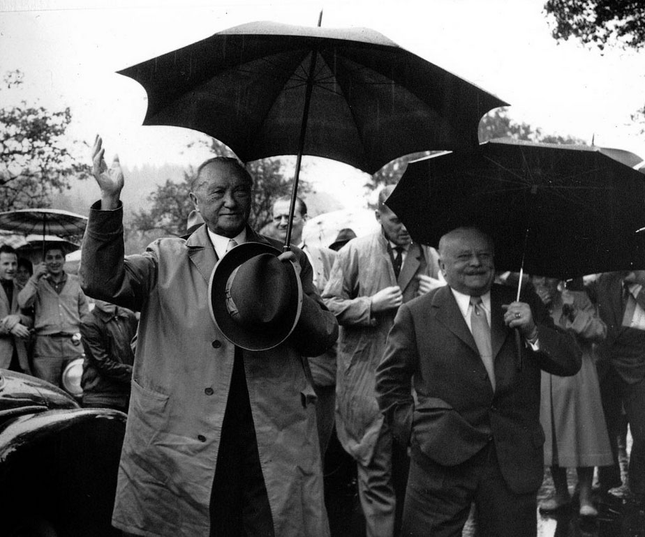 Geschichte - Oskar Farny mit dem Bundeskanzler Konrad Adenauer